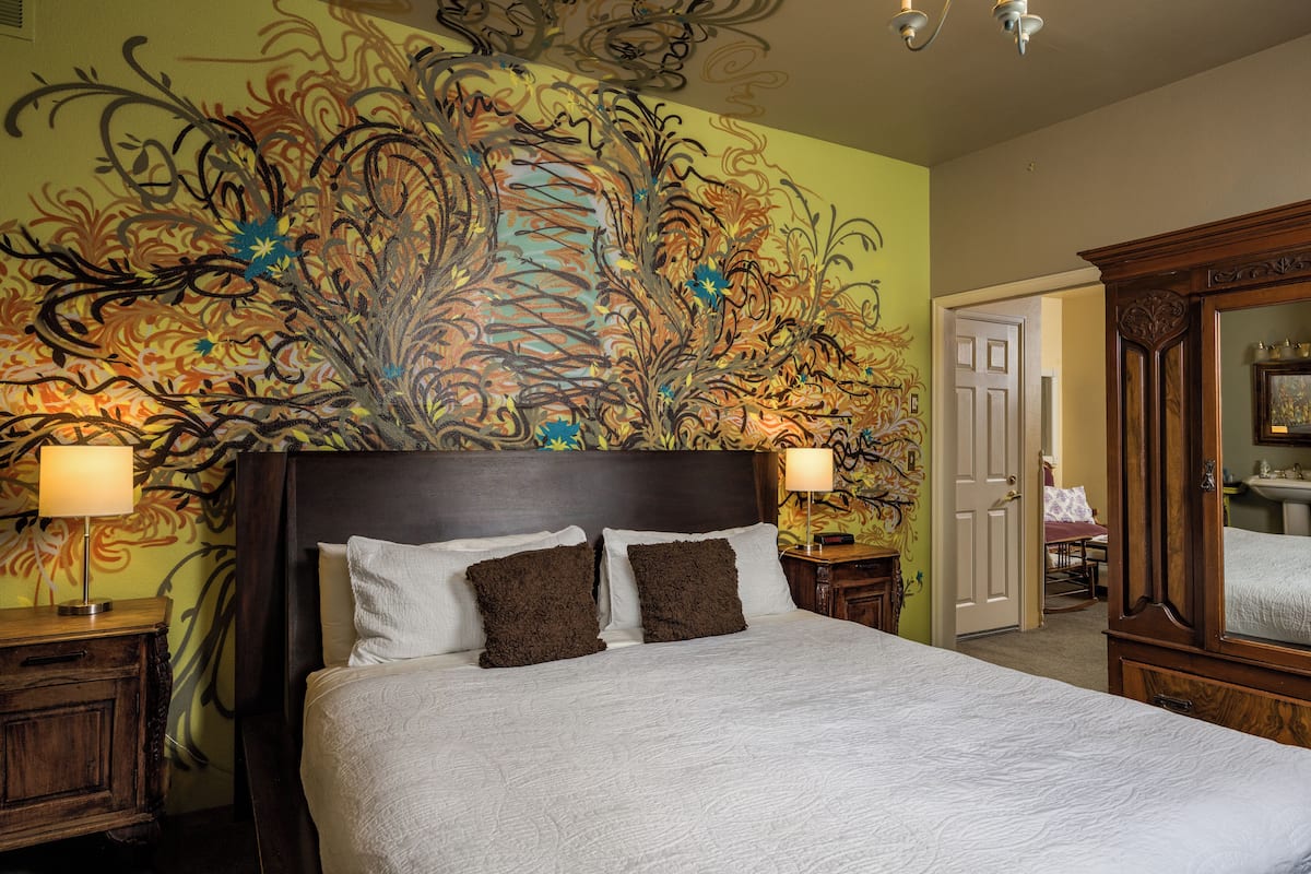Desk, iron/ironing board, free WiFi, bed sheets