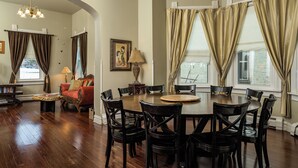 Free daily full breakfast - Queen Anne Bed And Breakfast (Denver)