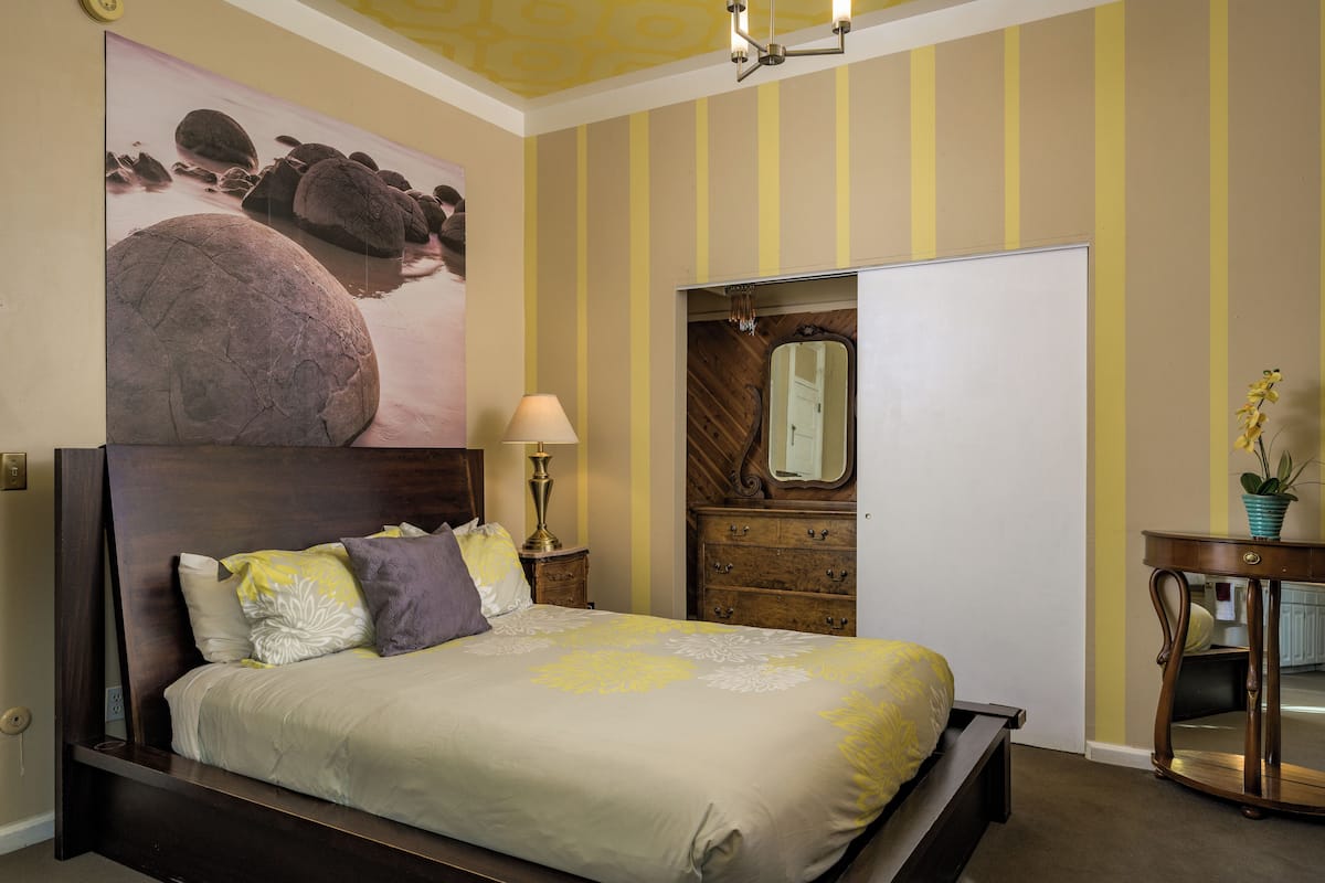 Desk, iron/ironing board, free WiFi, bed sheets
