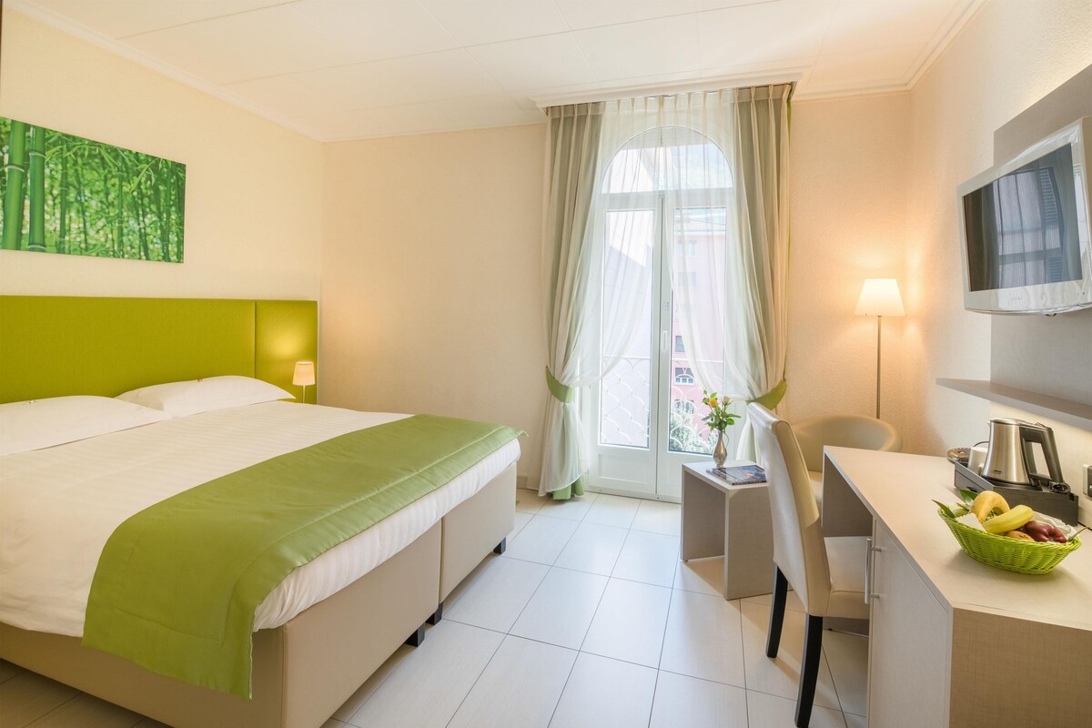 Habitación ejecutiva (Balcony) | Ropa de cama hipoalergénica y minibar