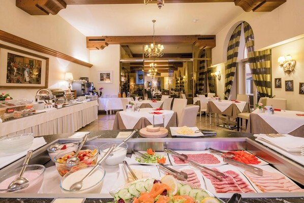 Daily buffet breakfast (EUR 35 per person)