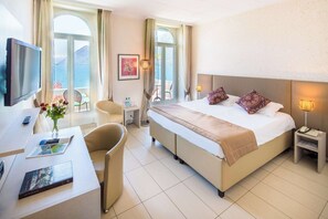 Habitación Deluxe, balcón | Ropa de cama hipoalergénica y minibar 