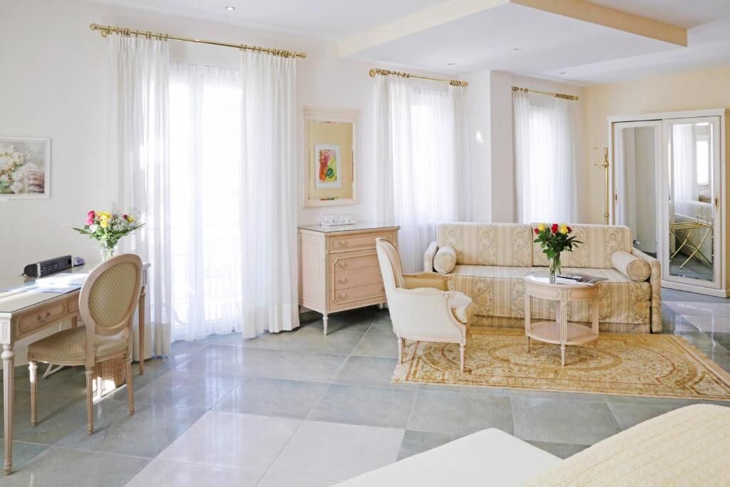 suite, 1 double bed with sofa bed (with sofabed) | living area | lcd tv, ping pong, books