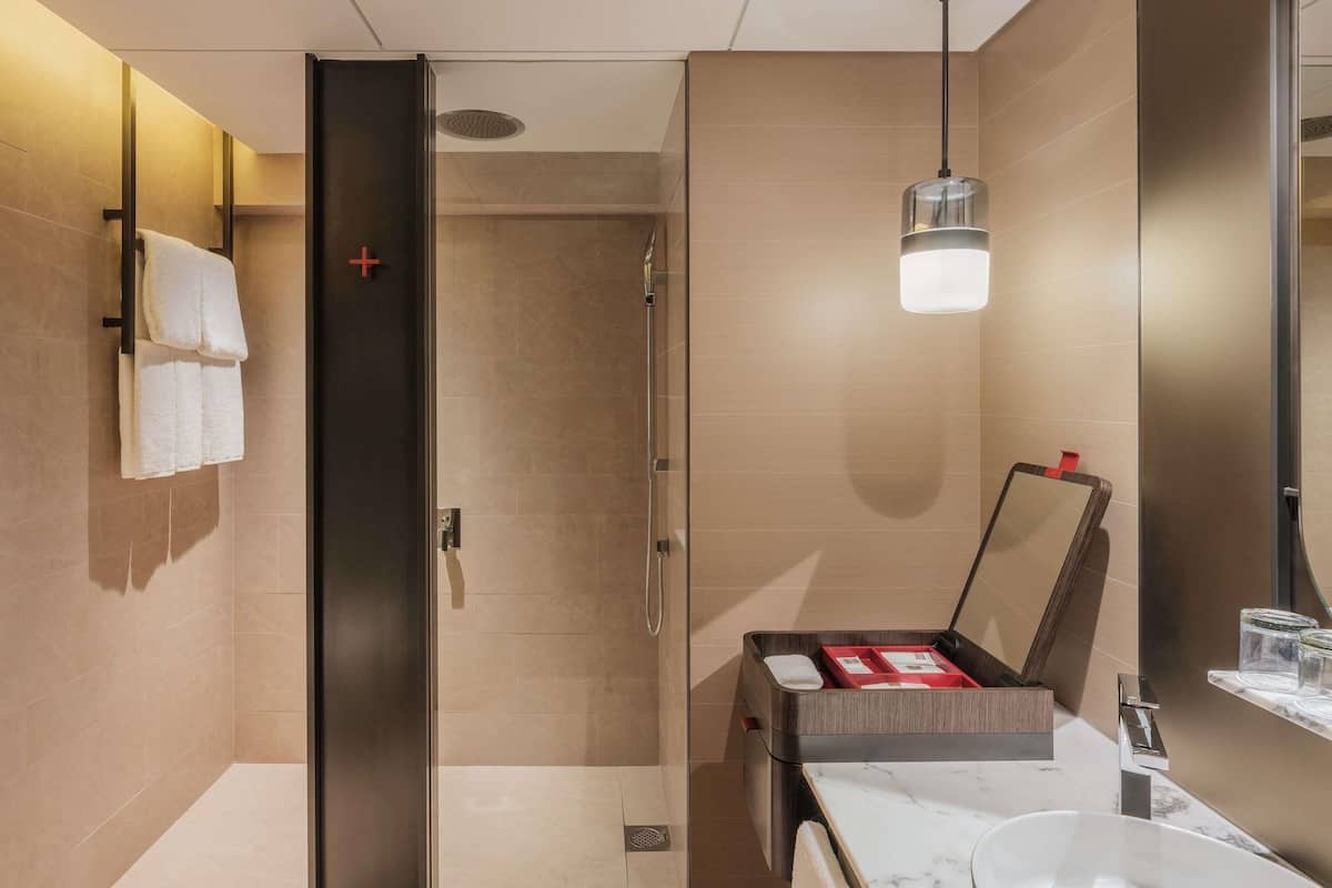 1 bedroom, in-room safe, desk, laptop workspace
