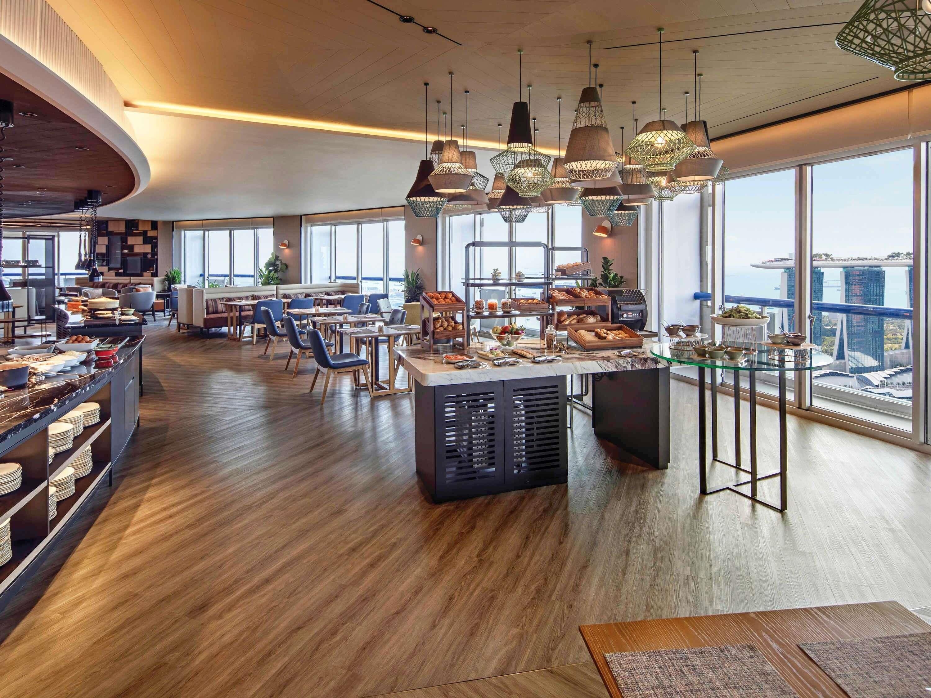 Caja de seguridad en la habitación y escritorio 