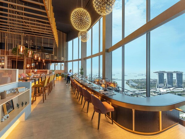 12 restaurants, breakfast, lunch, dinner served; Italian cuisine