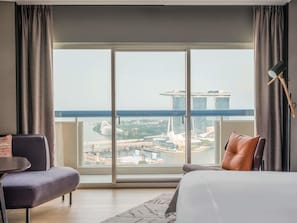In-room safe, desk, laptop workspace, blackout curtains - Swissotel The Stamford, Singapore (Singapore)
