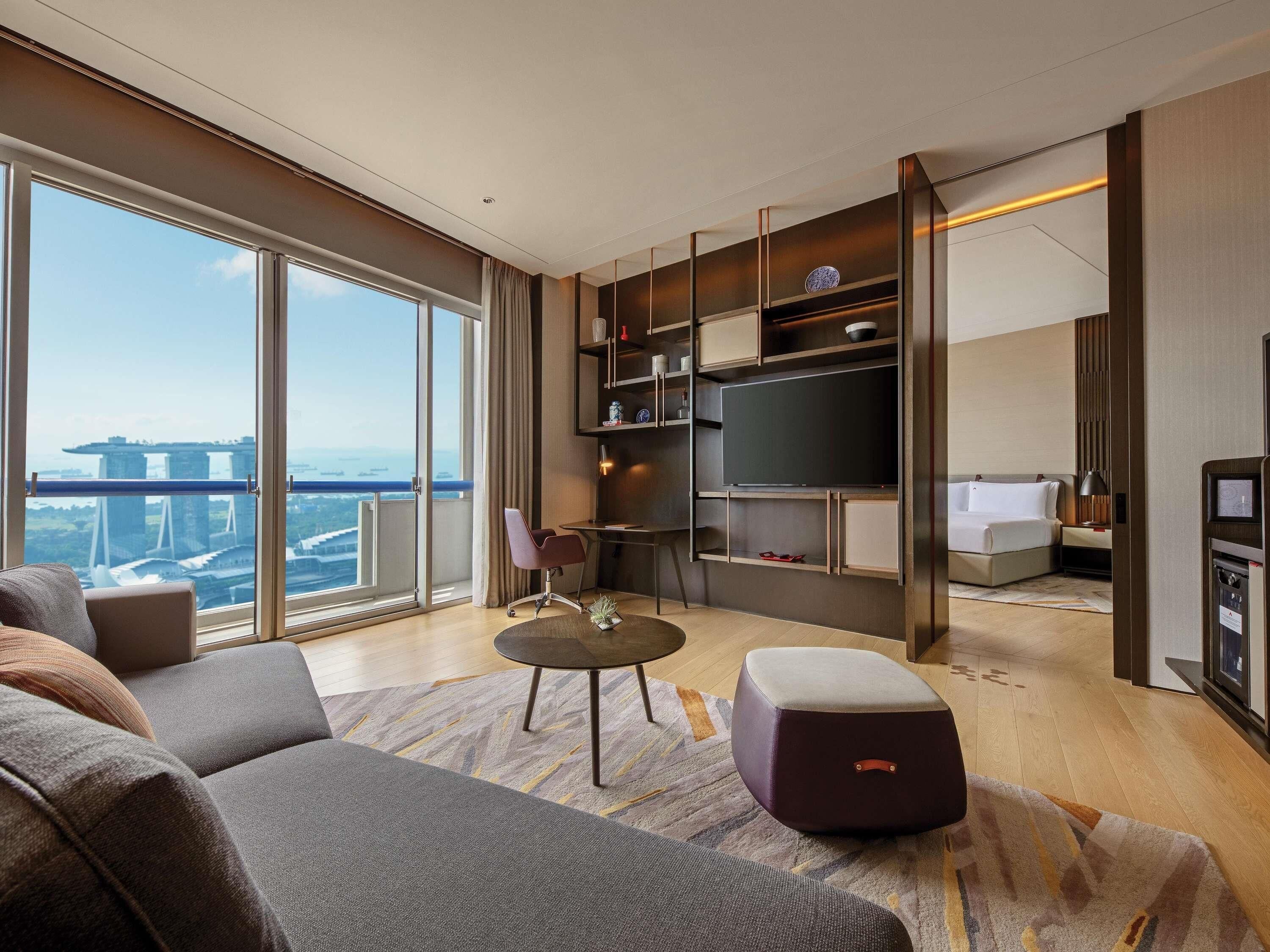 Crest Suite Marina Bay, 1 King, L65 Lounge Access, High Floor, 2 Balconies, Marina Bay