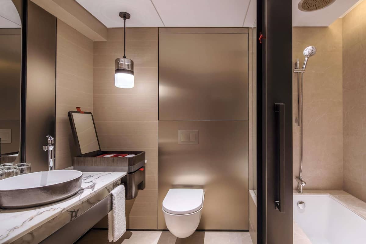1 quarto, cofres nos quartos, escrivaninha