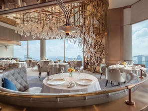 12 restaurants, breakfast, lunch, dinner served; Italian cuisine