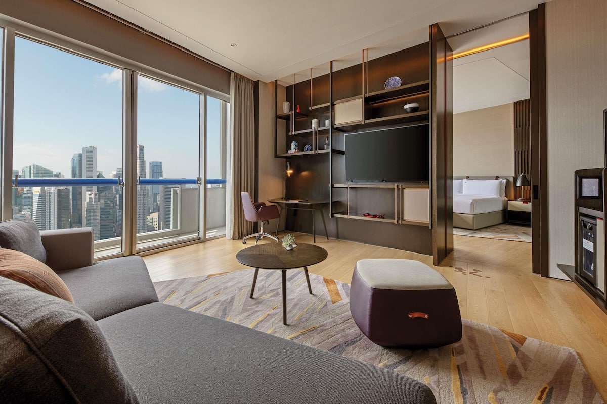 Crest Suite, 2 Singles, L65 Lounge Access, High Floor, Balcony, Marina Bay View