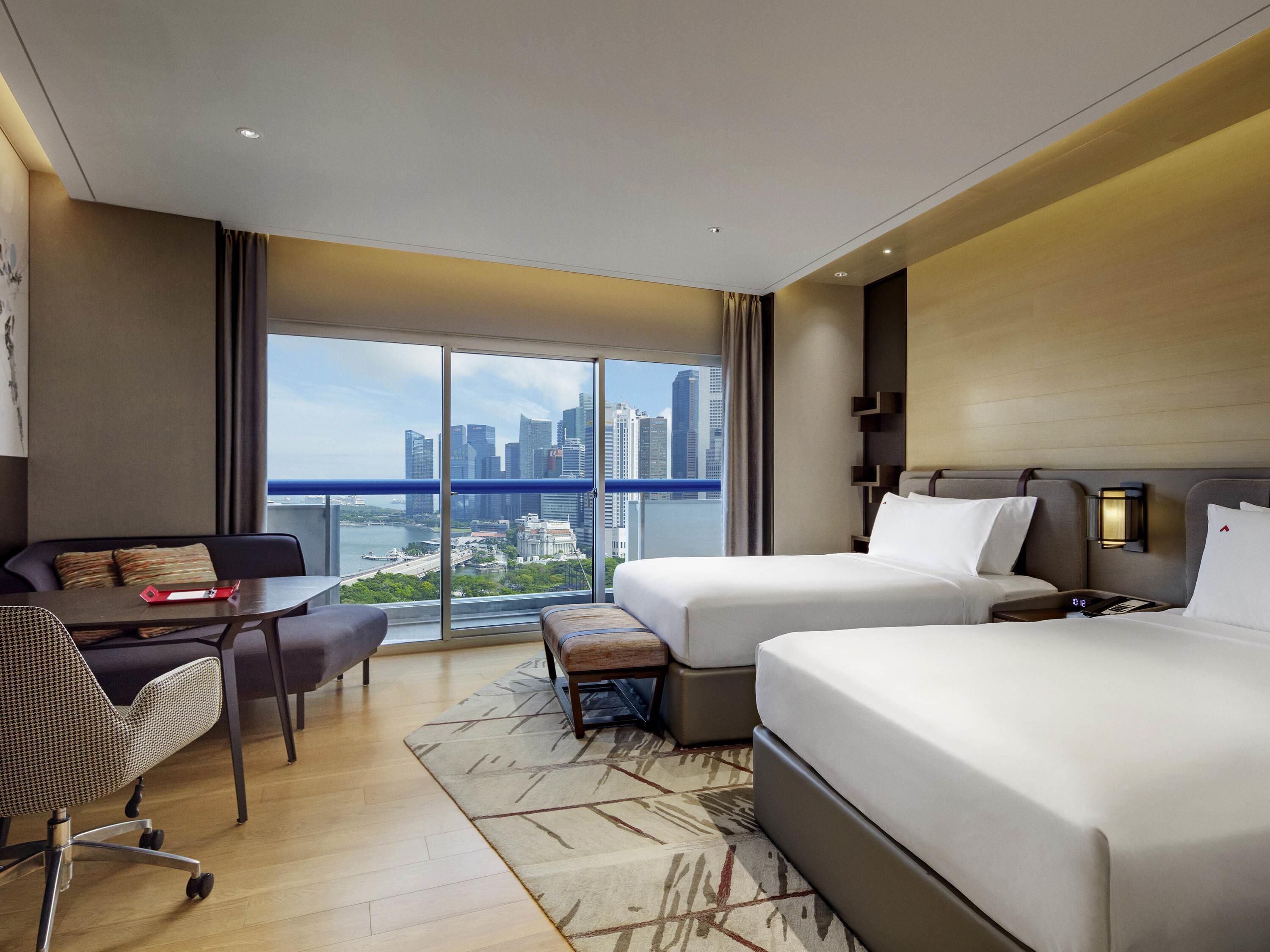Chambre Premier, 2 lits doubles, balcon, vue sur le port | Coffre-fort pour ordinateur portable, bureau