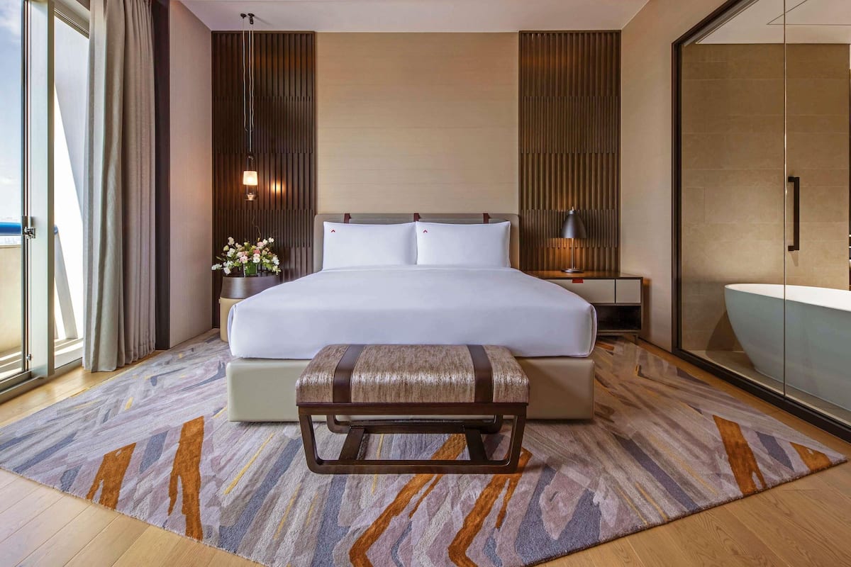 Crest Suite, 1 King, L65 Lounge Access, High Floor, 2 Balconies, Panoramic View | 1 bedroom, in-room safe, desk, laptop workspace