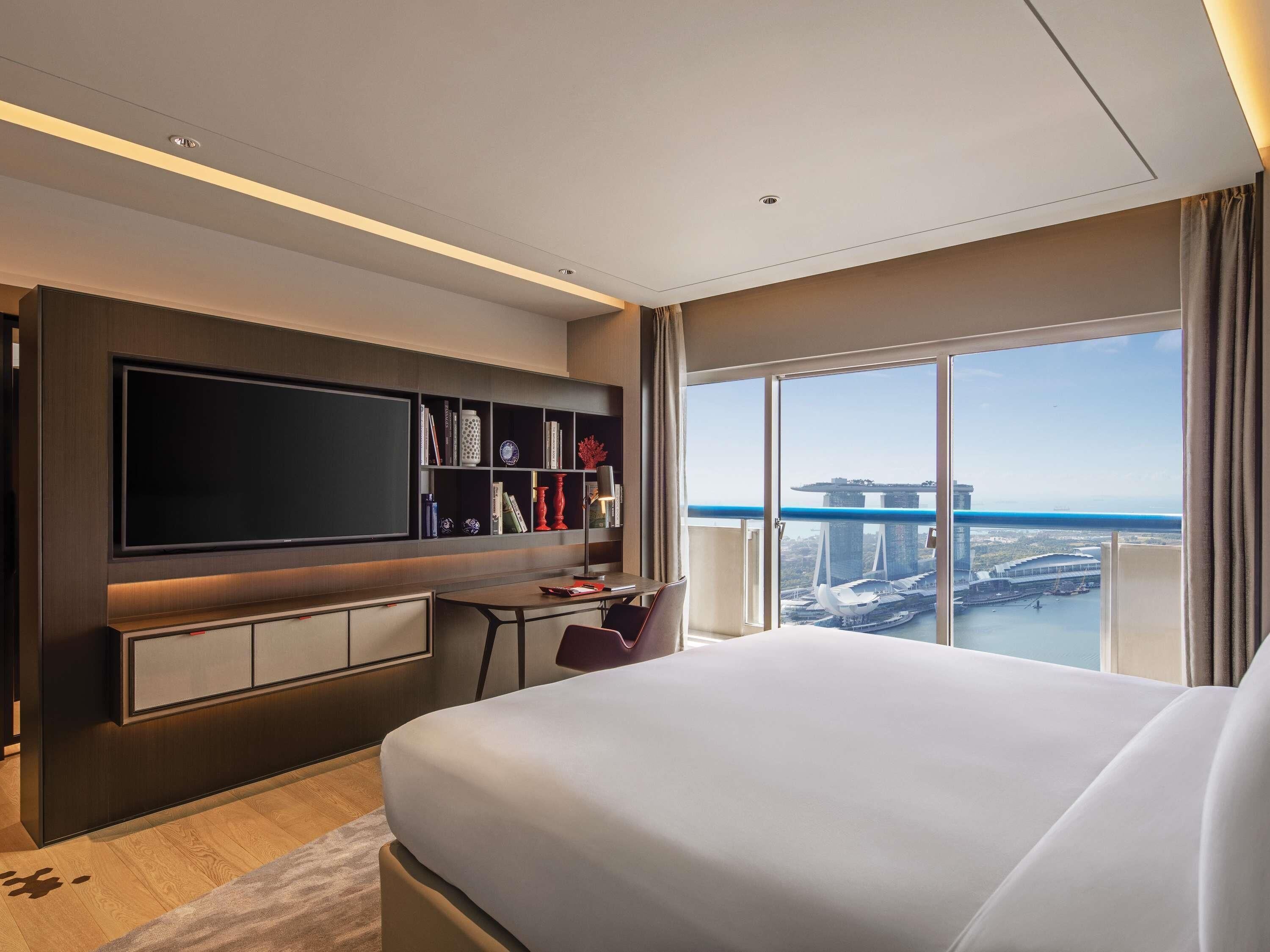 Suite, 1 cama de matrimonio grande, Acceso al salón del club | Caja fuerte, escritorio, espacio para trabajar con un portátil