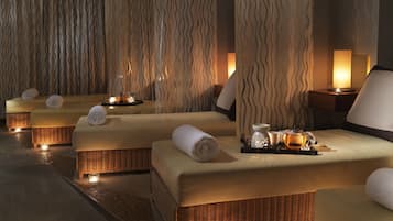 Salas de tratamiento para parejas, sauna y tina de hidromasaje