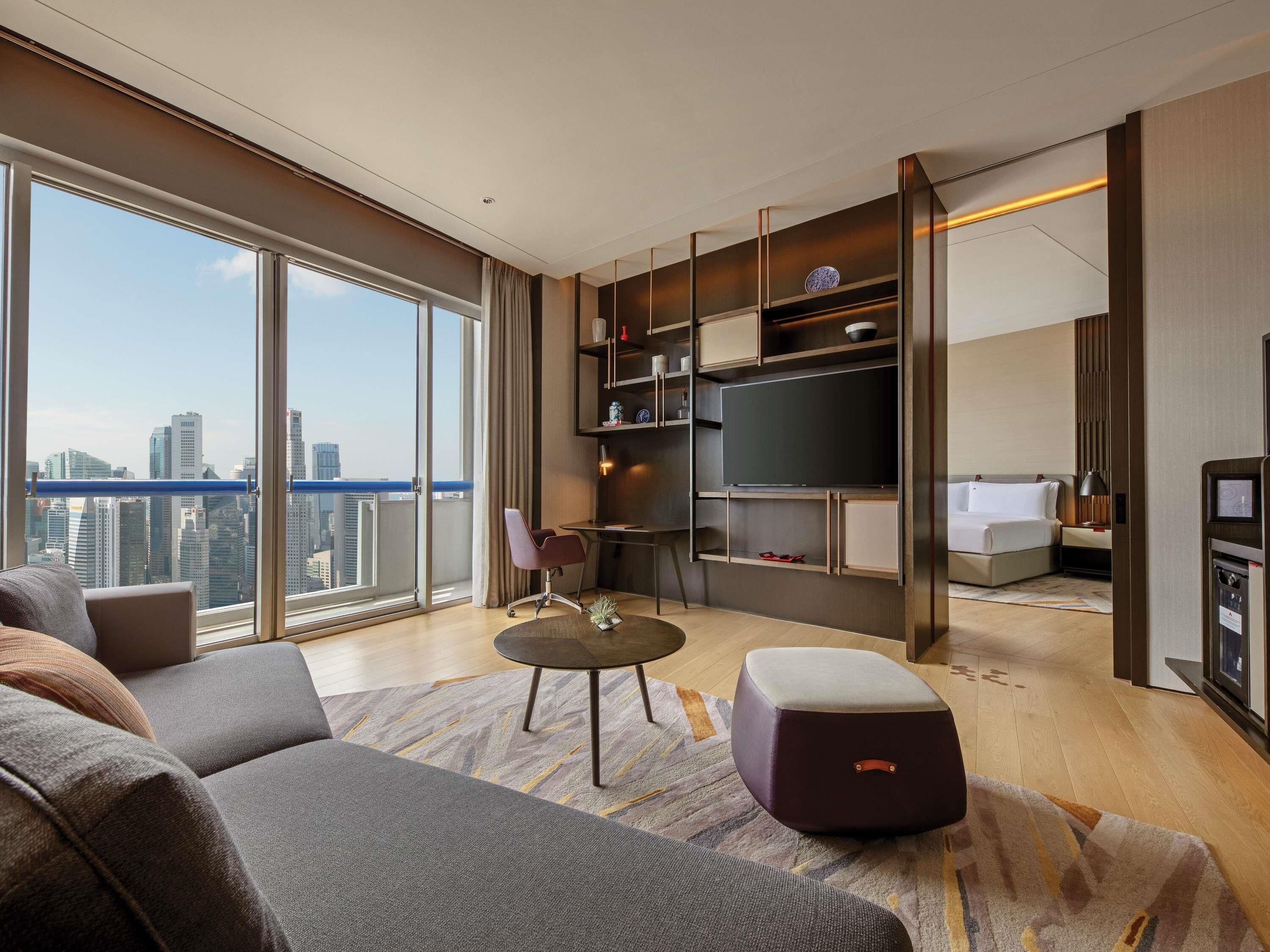 Suite, 1 cama matrimonial, con acceso al salón lounge del club | Caja de seguridad en la habitación y escritorio 