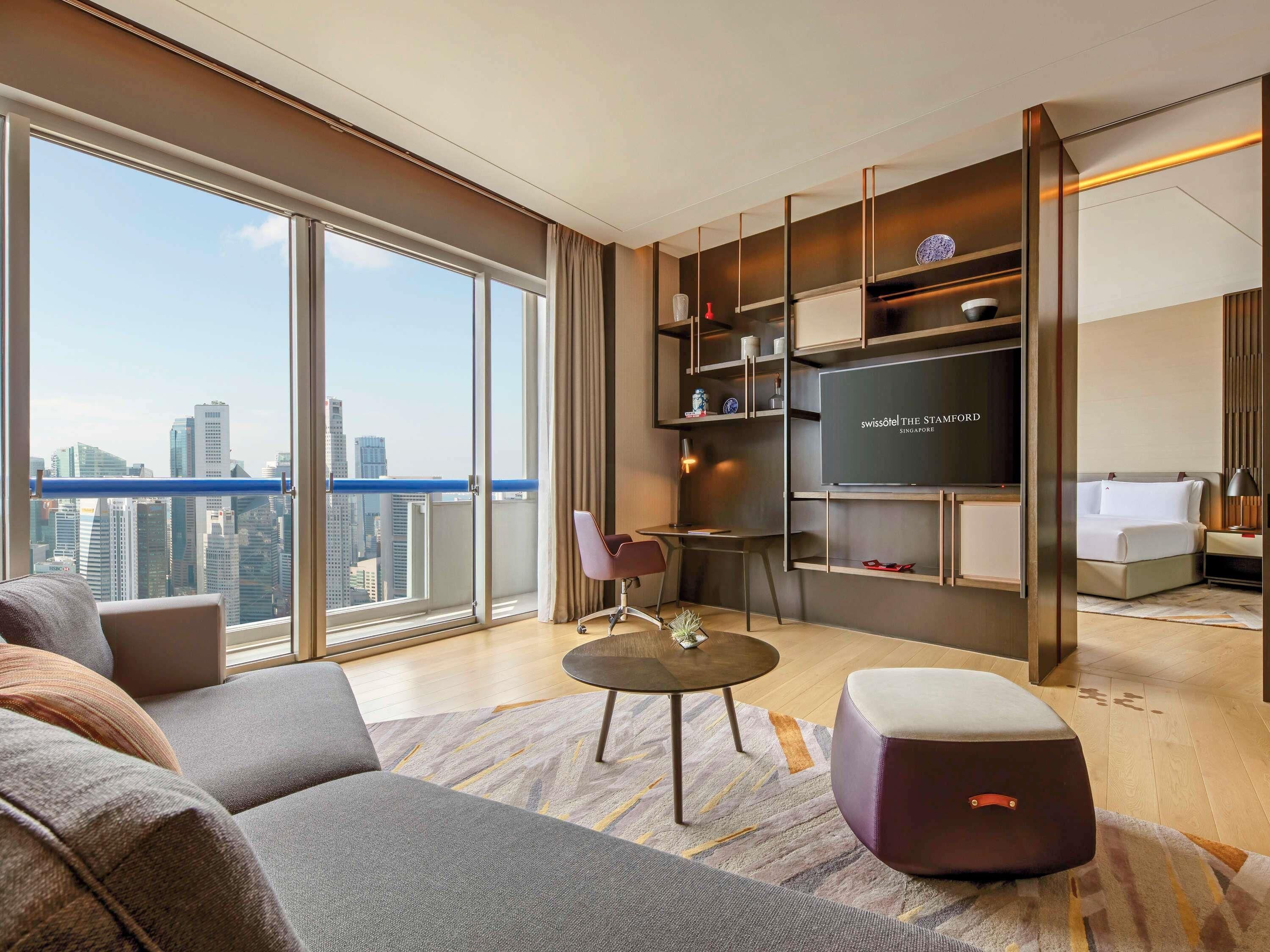 Cofres nos quartos, escrivaninha, espaço de trabalho para notebook