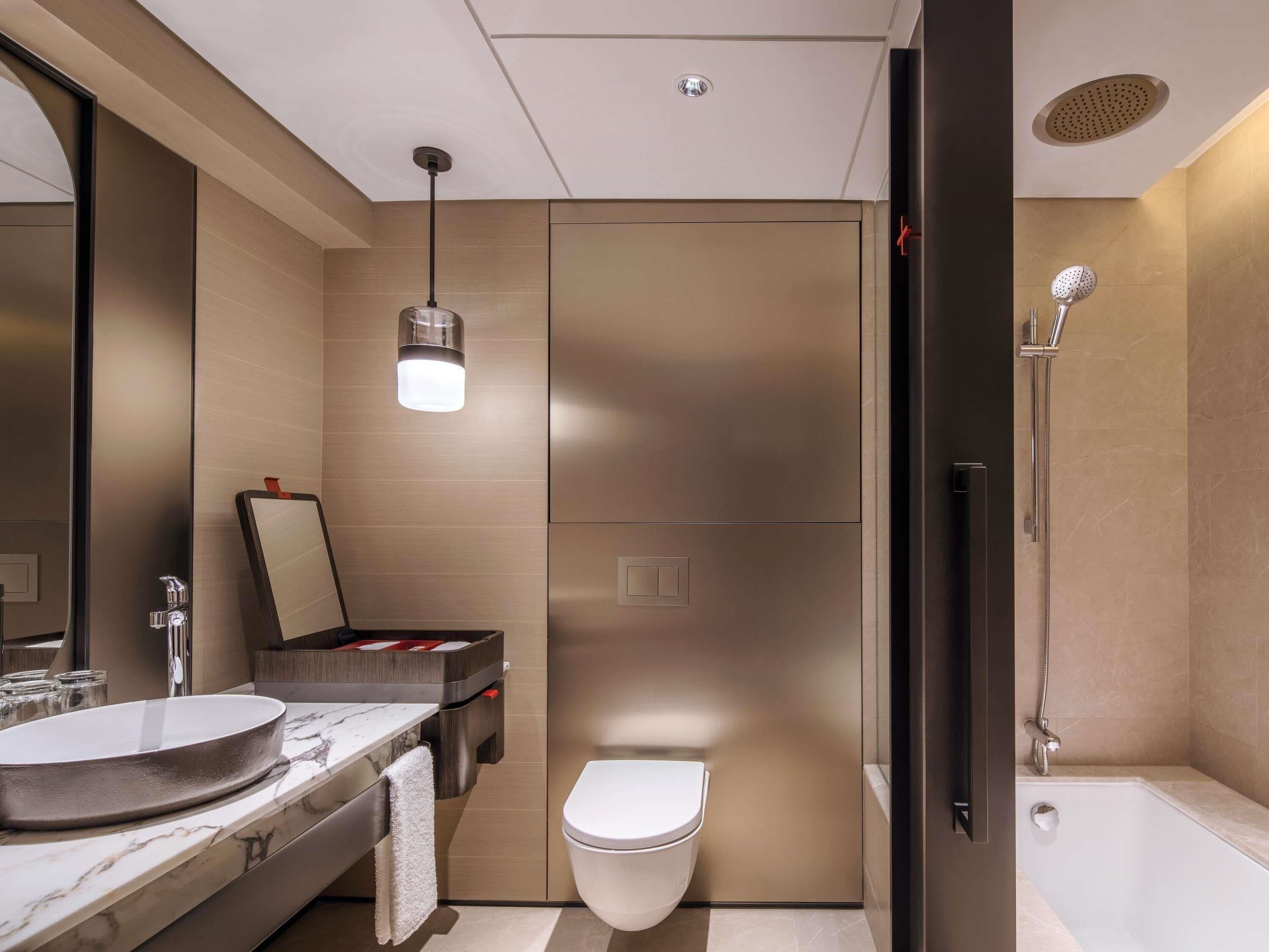 Caja de seguridad en la habitación y escritorio 