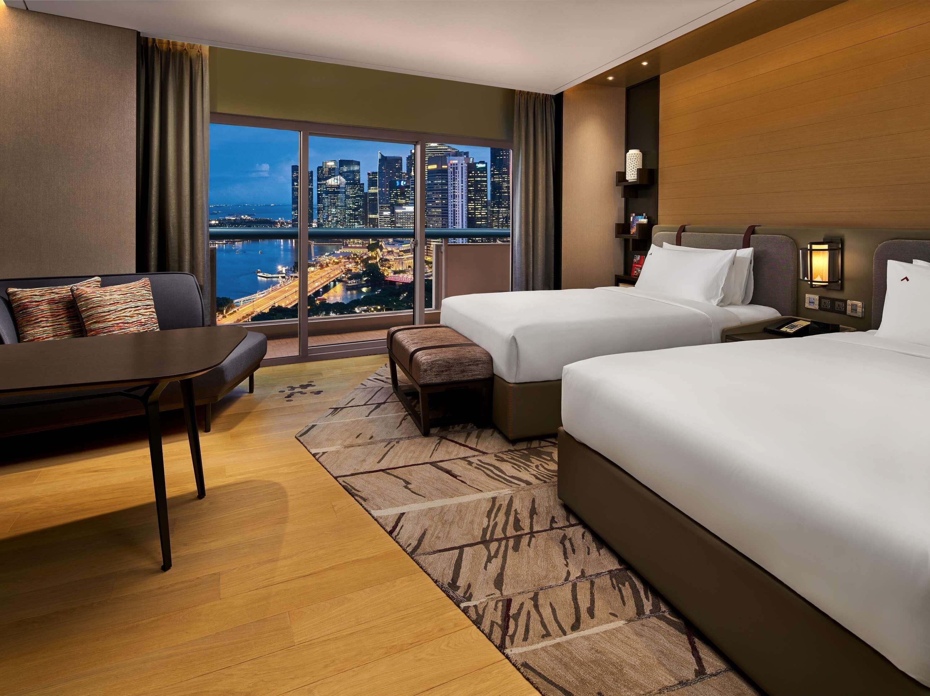 Premier Prestige Marina Bay, 2 Doubles, Balcony, Marina Bay View | Coffre-fort pour ordinateur portable, bureau