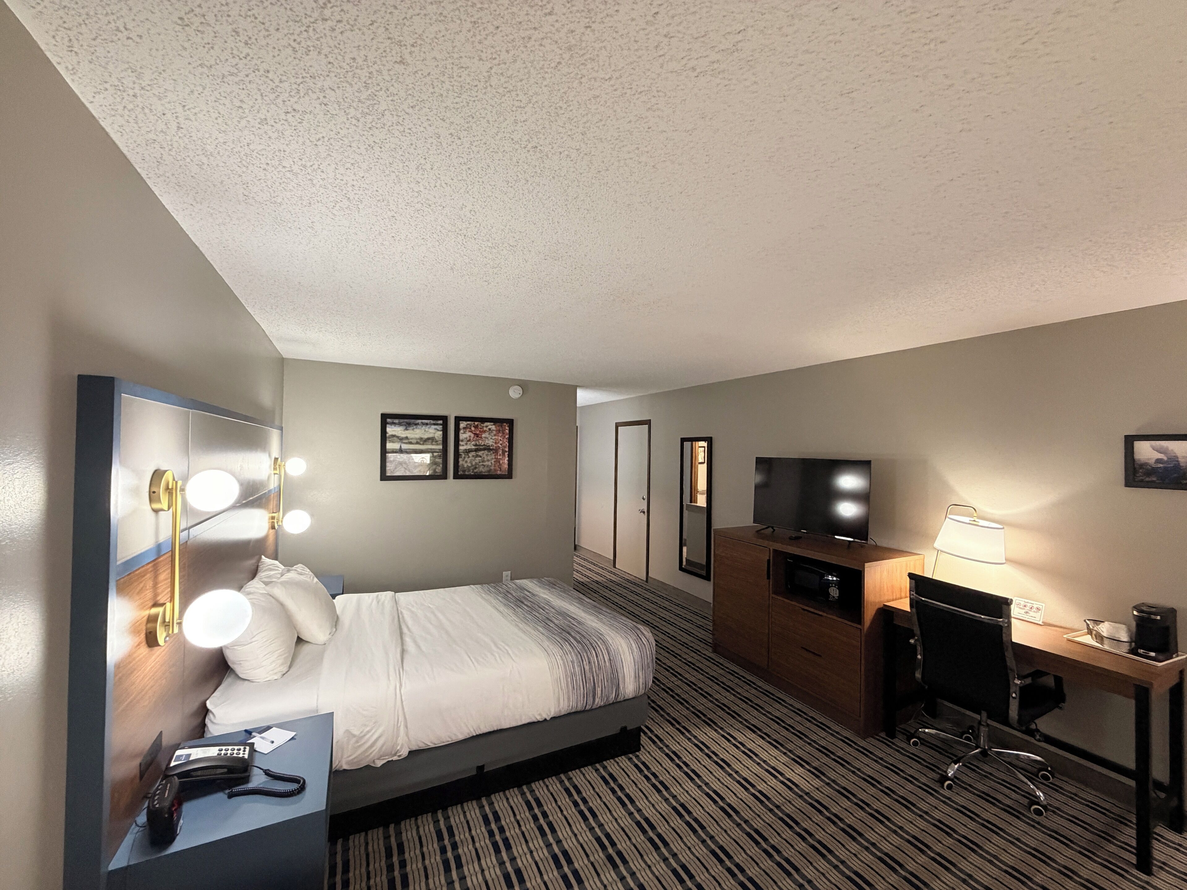 Room, 1 Queen Bed, Accessible, Non Smoking (Bathtub W/grab Bars)