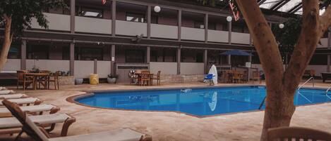 Indoor pool, sun loungers