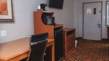 Sängtillbehör av högsta kvalitet, bäddmadrasser och arbetsyta för laptop