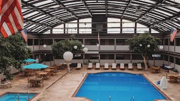 Indoor pool, sun loungers