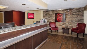 Lobby - Red Roof Inn Philadelphia - Oxford Valley (Langhorne)