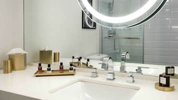 Shower kamar mandi