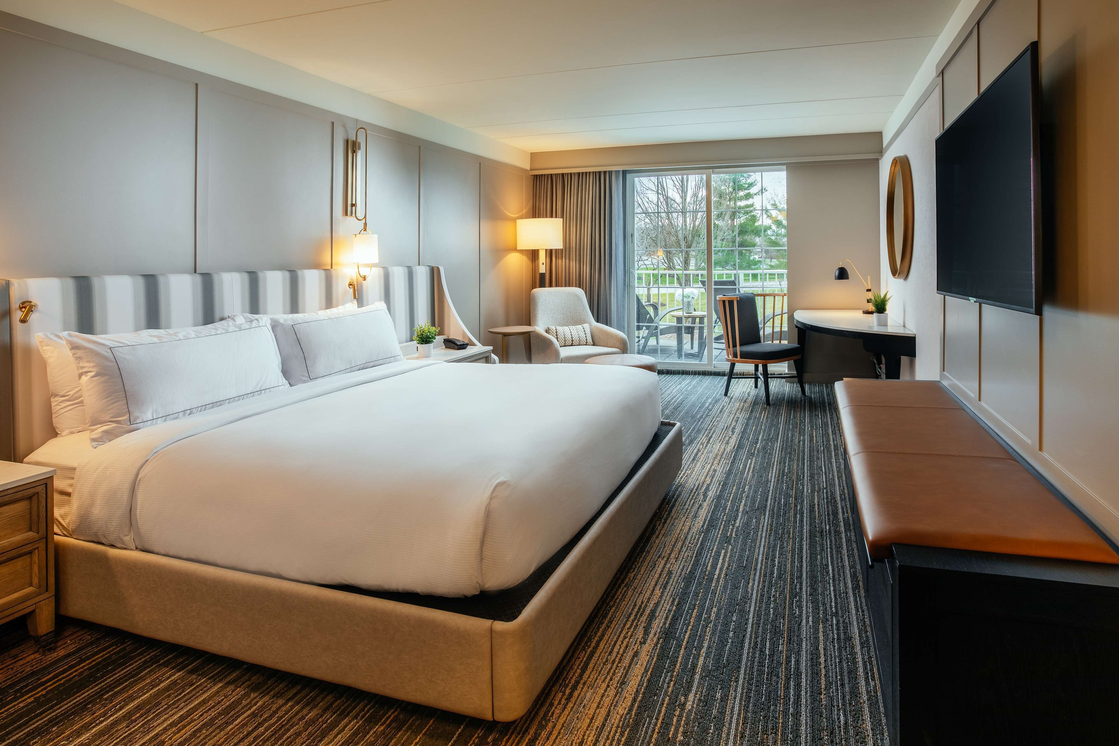 room, 1 king bed, balcony | in-room safe, blackout curtains, iron/ironing board