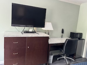 Basic Double Room | 1 bedroom, desk, iron/ironing board, free WiFi