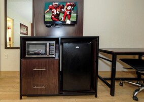 Desk, free cribs/infant beds, rollaway beds, free WiFi