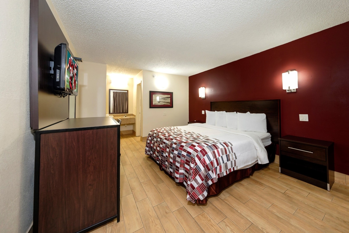 Desk, free cots/infant beds, rollaway beds, free WiFi