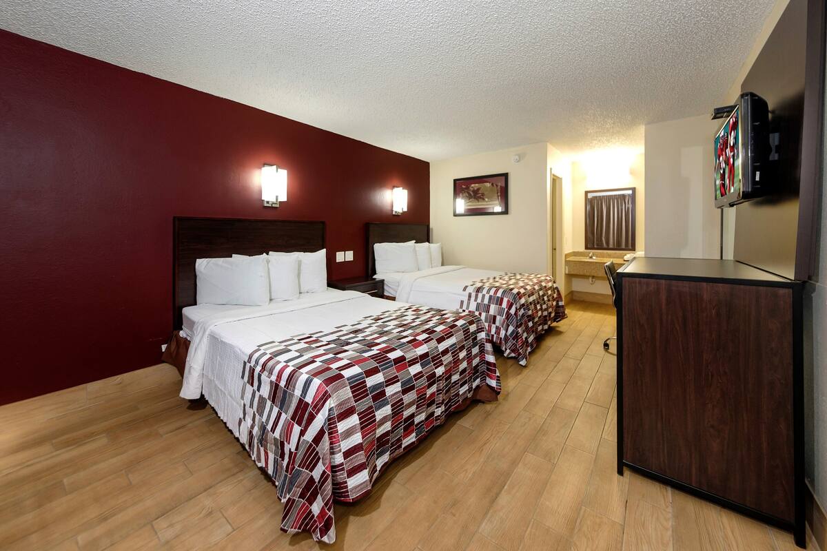 Desk, free cots/infant beds, rollaway beds, free WiFi