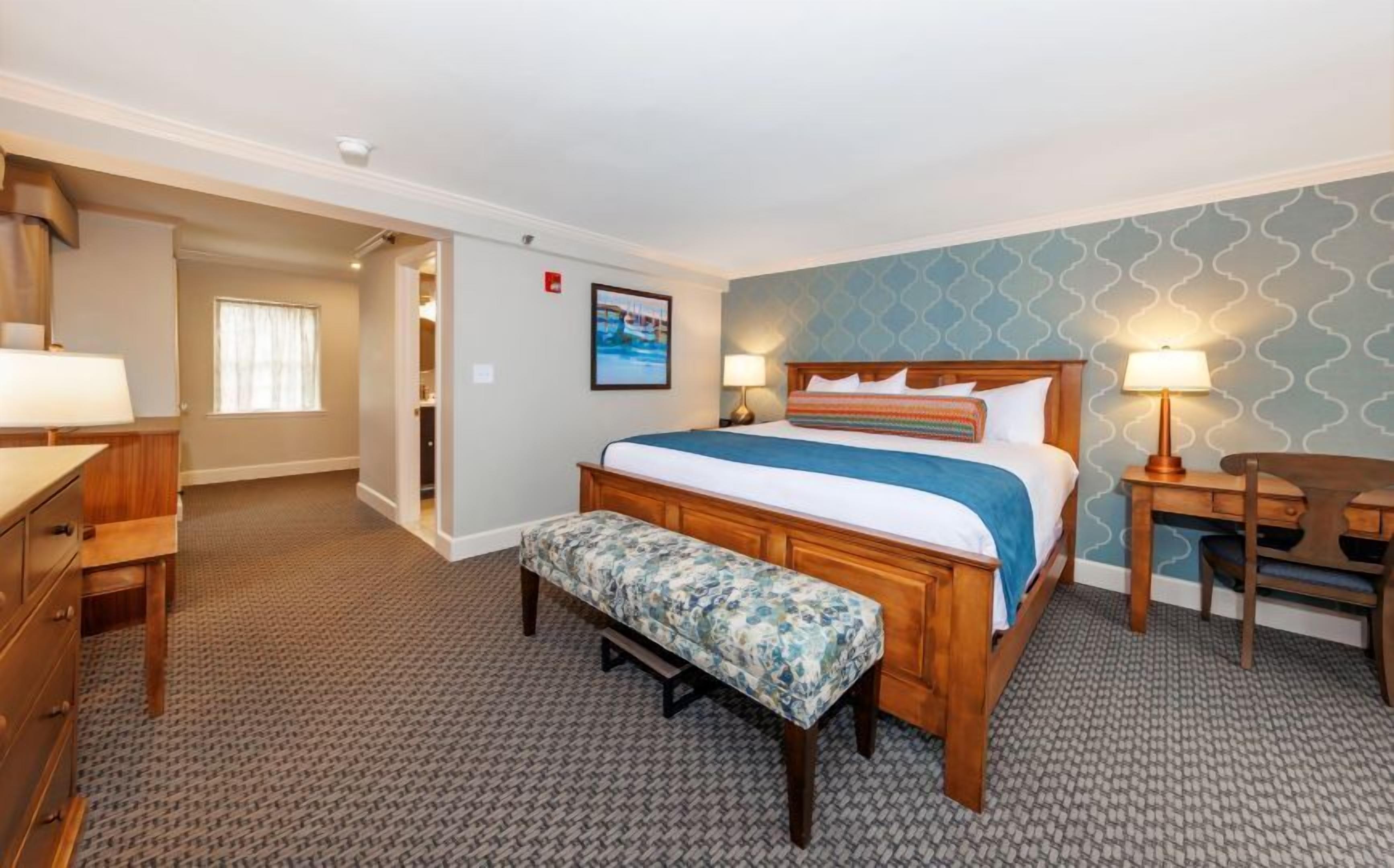 Standard Room | Hypo-allergenic bedding, in-room safe, iron/ironing board, free WiFi