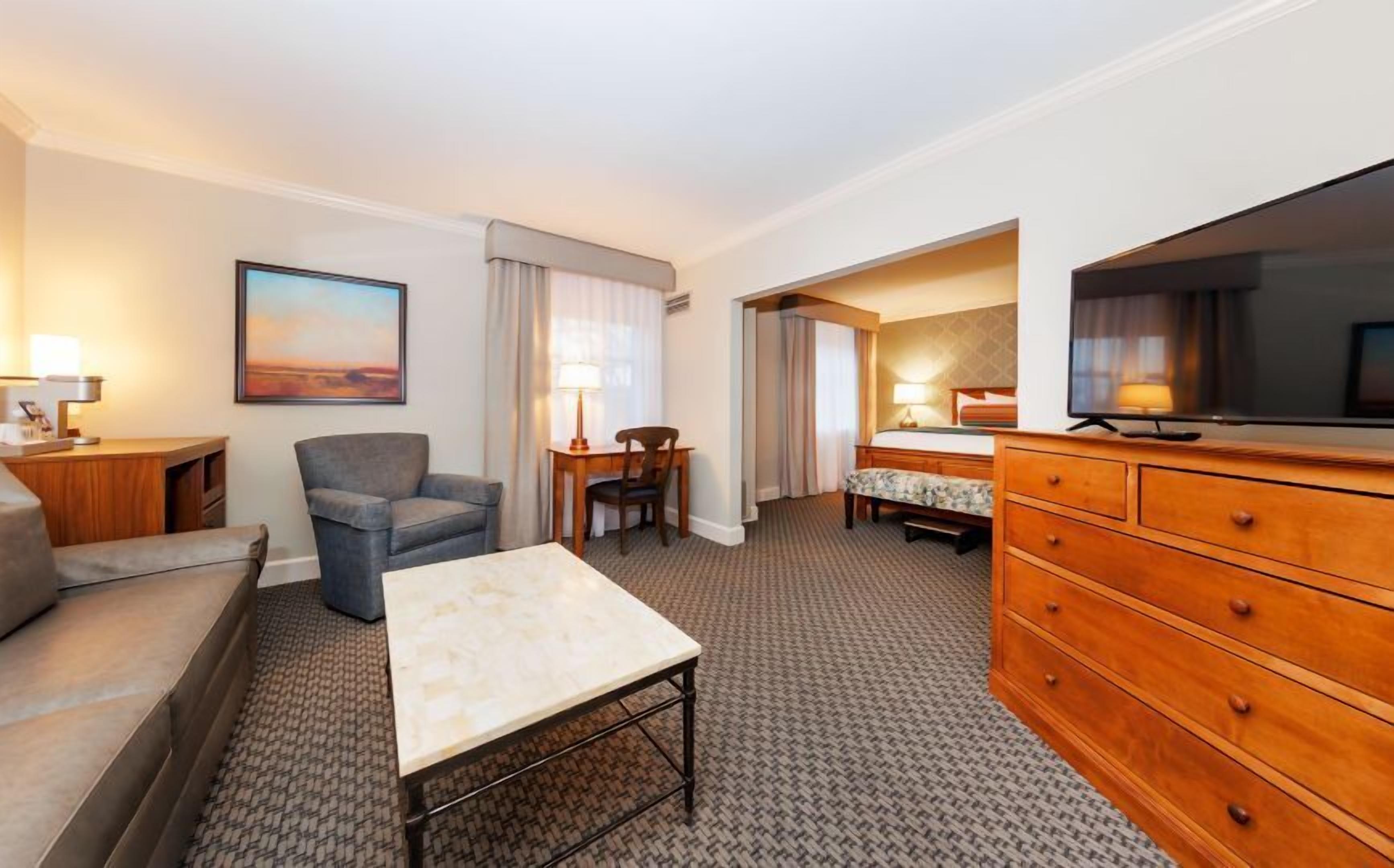 Quarto luxo, 1 cama Queen e sofá-cama | Roupas de cama antialérgicas, cofres nos quartos