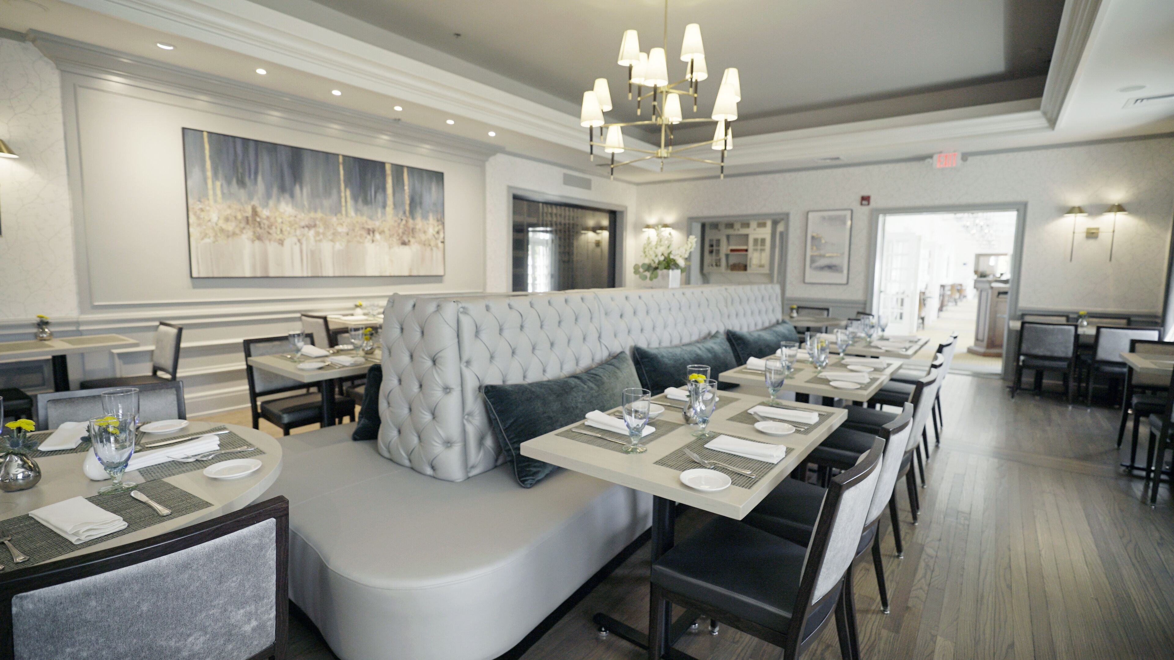 2 restaurants, breakfast served