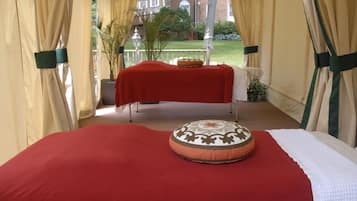 Couples treatment rooms, sauna, spa tub, steam room, body treatments