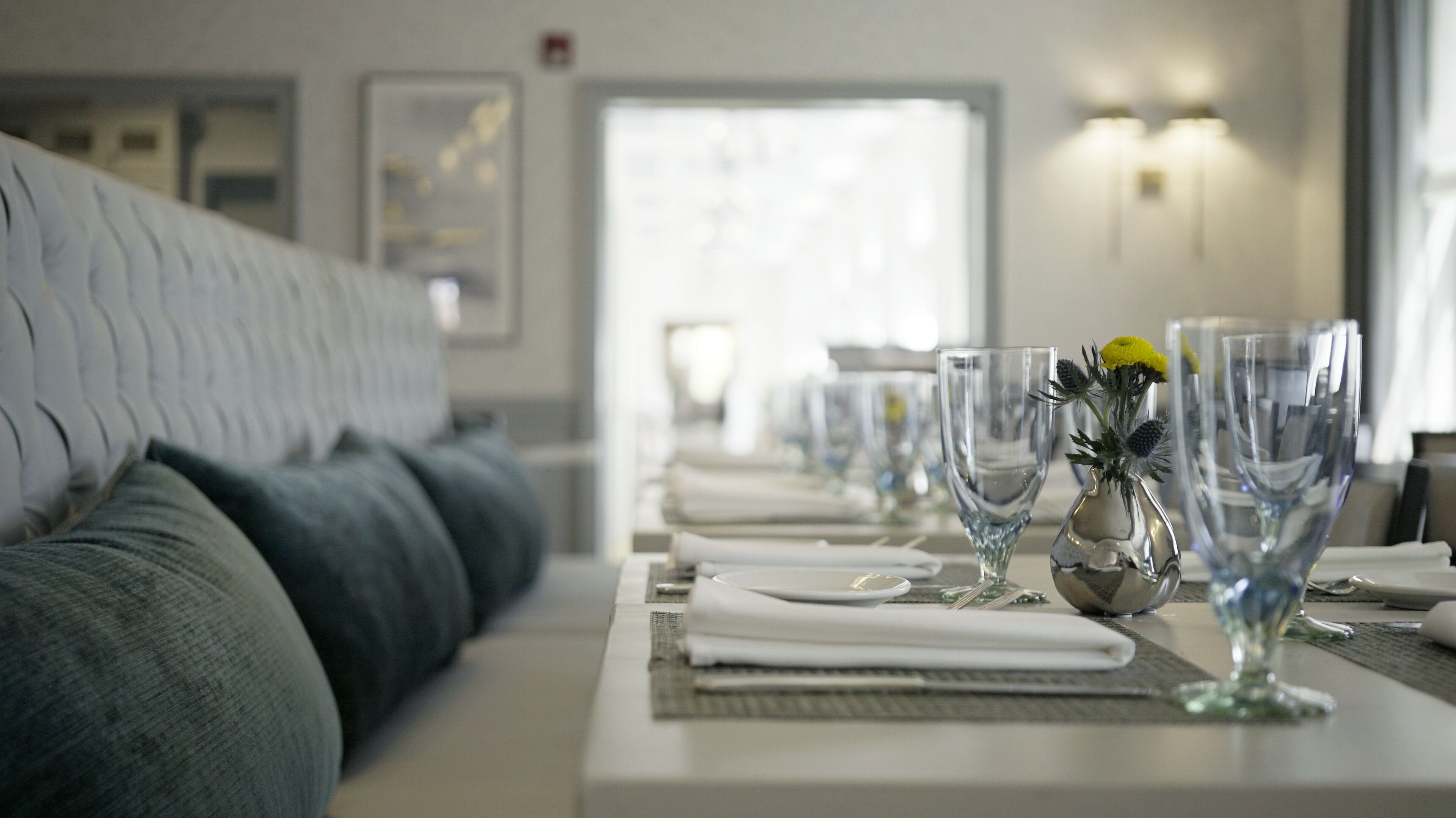 2 restaurants, breakfast served