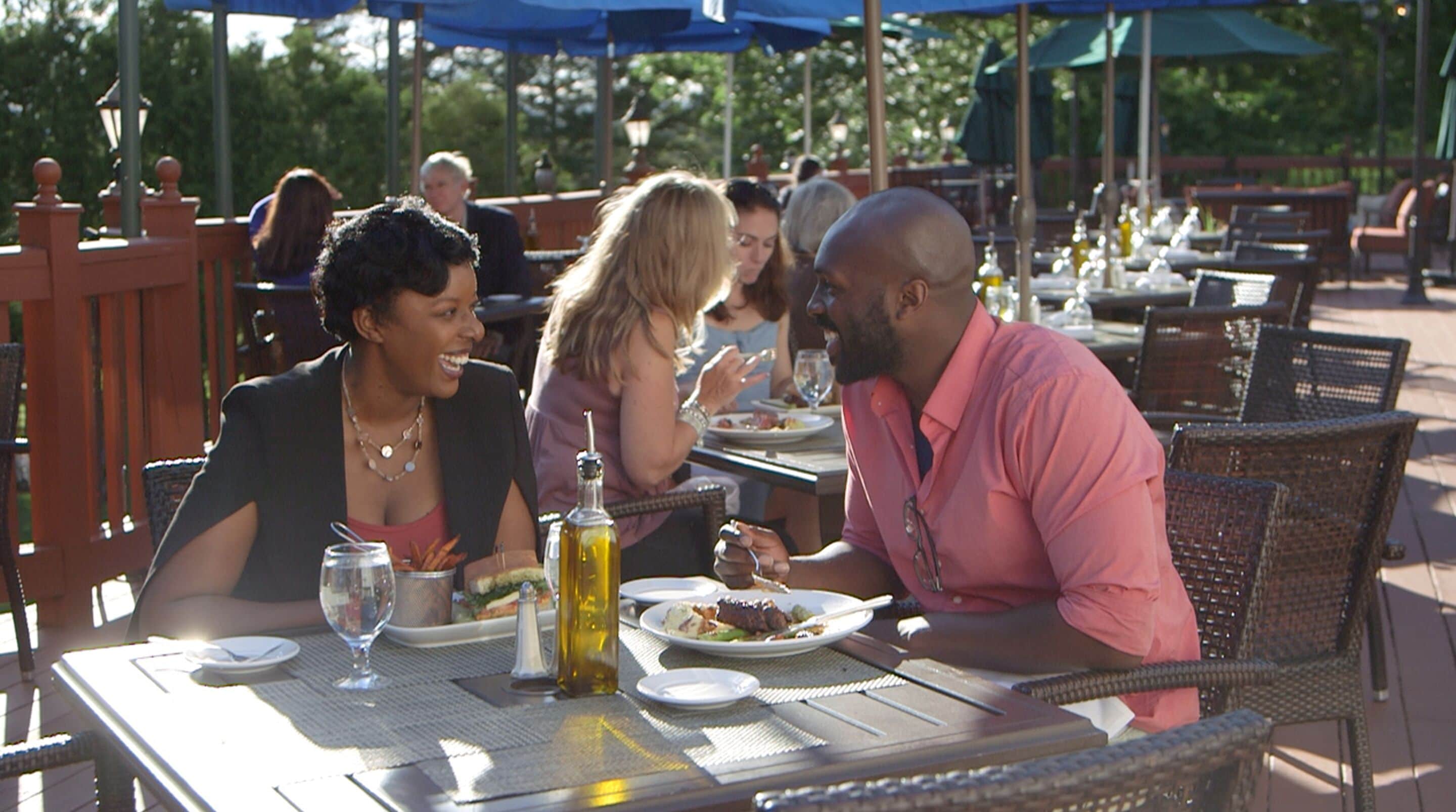 2 restaurants, breakfast served