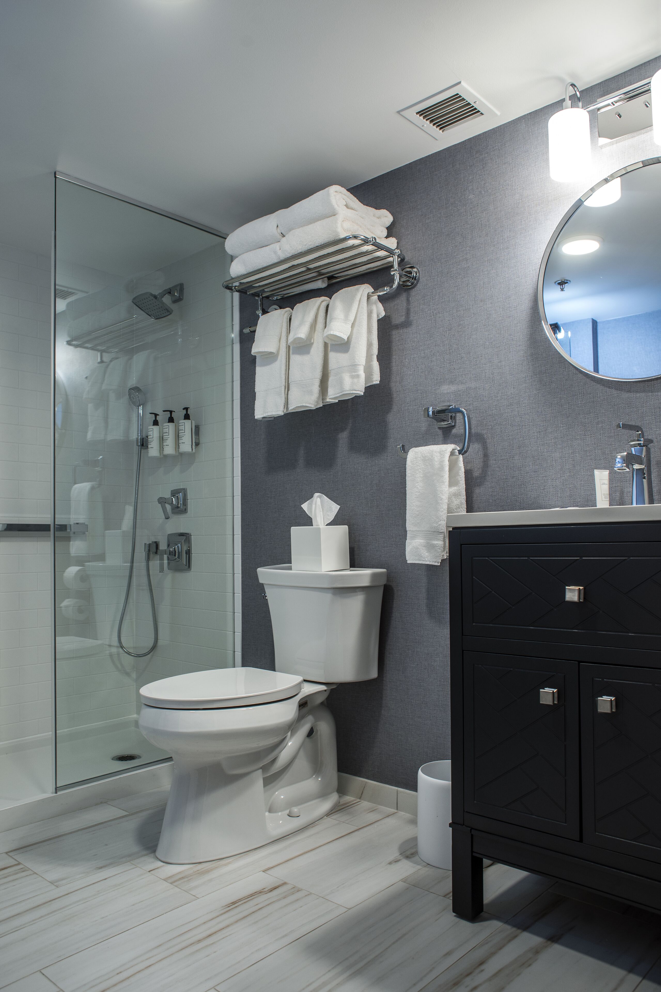 standard room, 1 queen bed | bathroom | shower, free toiletries, hair dryer, towels