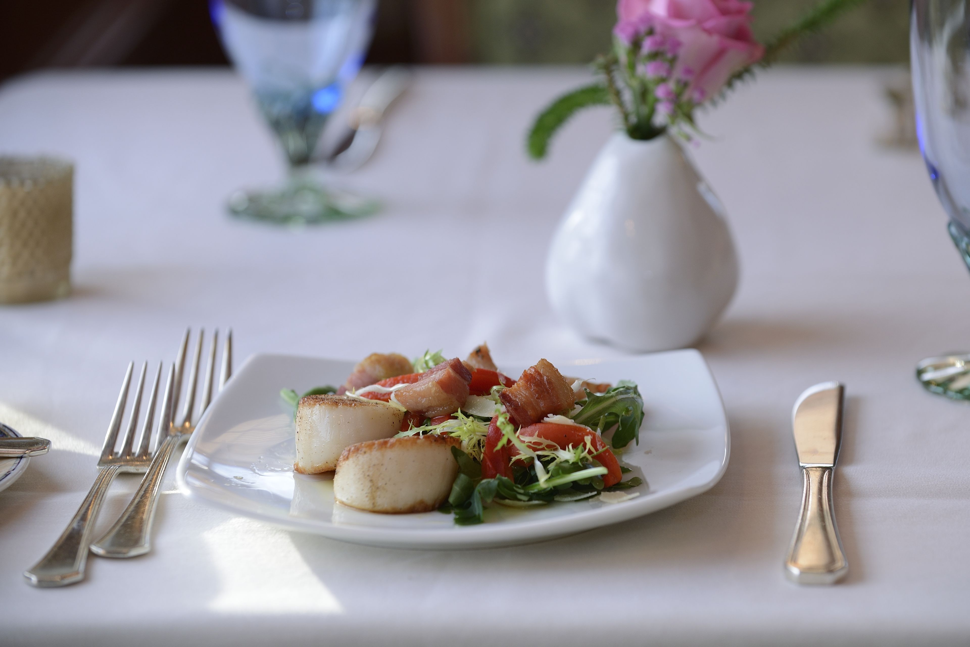 2 restaurants, breakfast served