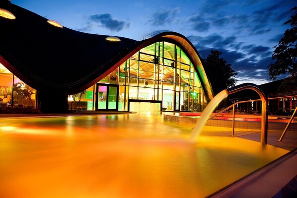 Hot tub, hot springs/mineral springs, body treatments, aromatherapy