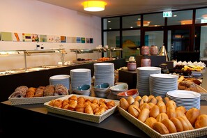 Free daily buffet breakfast 