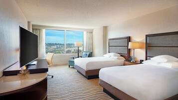 1 kamar tidur, seprai premium, brankas, dan meja kerja