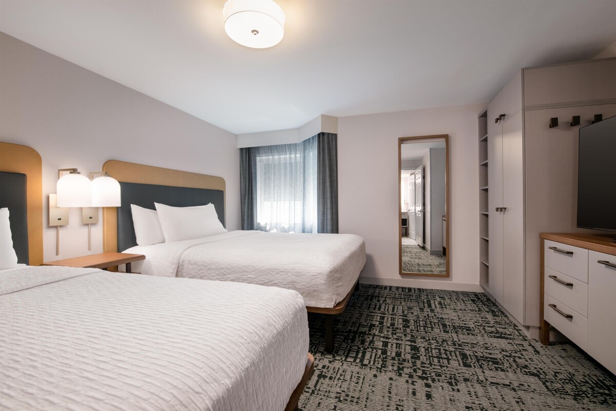 Premium bedding, pillowtop beds, in-room safe, laptop workspace