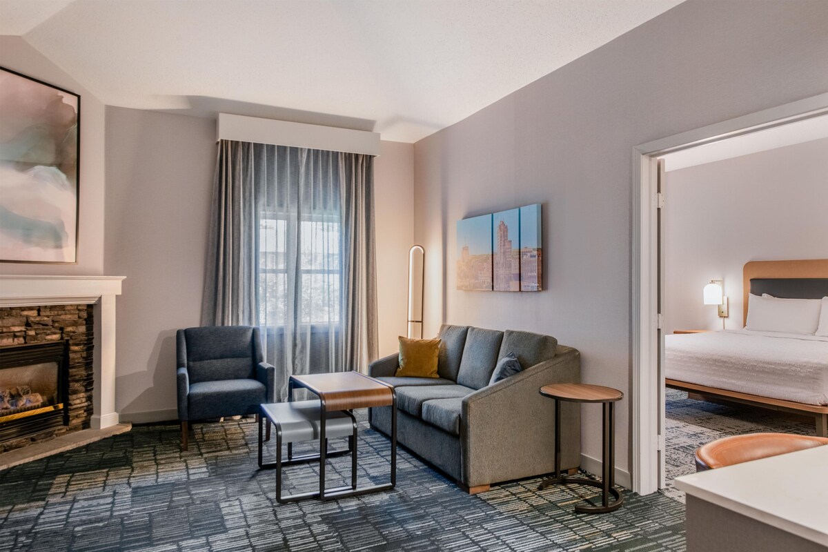 Deluxe Suite, 1 King Bed, Non Smoking | Living area | 47-inch LCD TV with cable channels, TV, DVD player