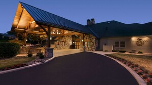 A lodge with a covered entrance, stone facade, and a metal roof. - Homewood Suites by Hilton Syracuse/Liverpool (Liverpool)