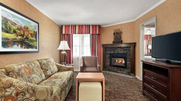 Suite, 1 King Bed, Non Smoking | Premium bedding, pillowtop beds, in-room safe, laptop workspace