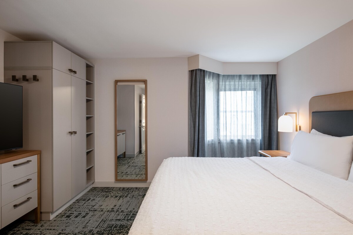Premium bedding, pillowtop beds, in-room safe, laptop workspace